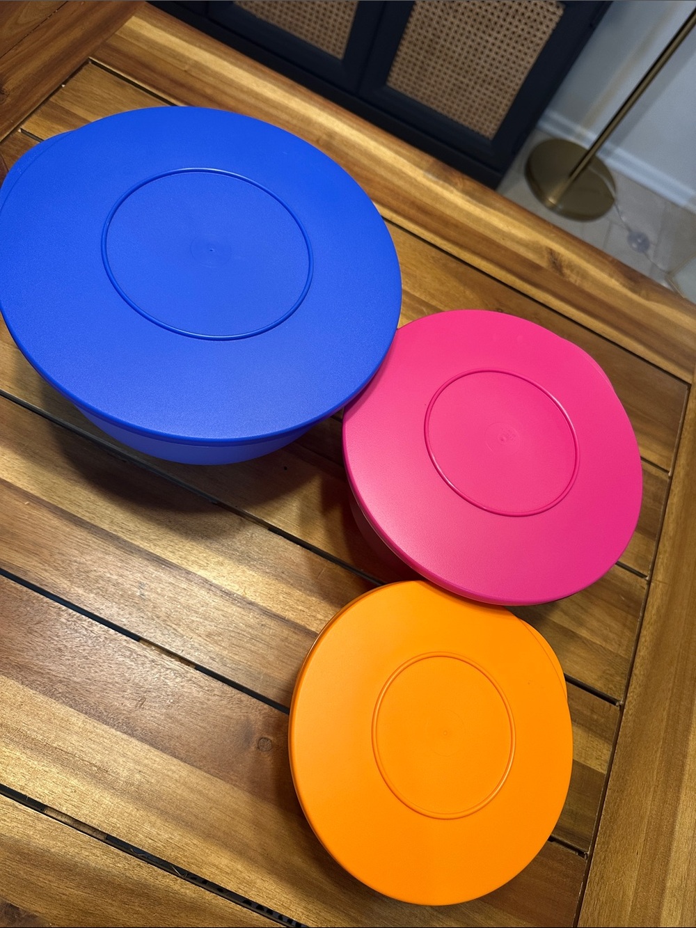 BRAND NEW - Tupperware Set of 3 Colorful Nesting Mixing Bowls with Lids - Picture 4 of 4